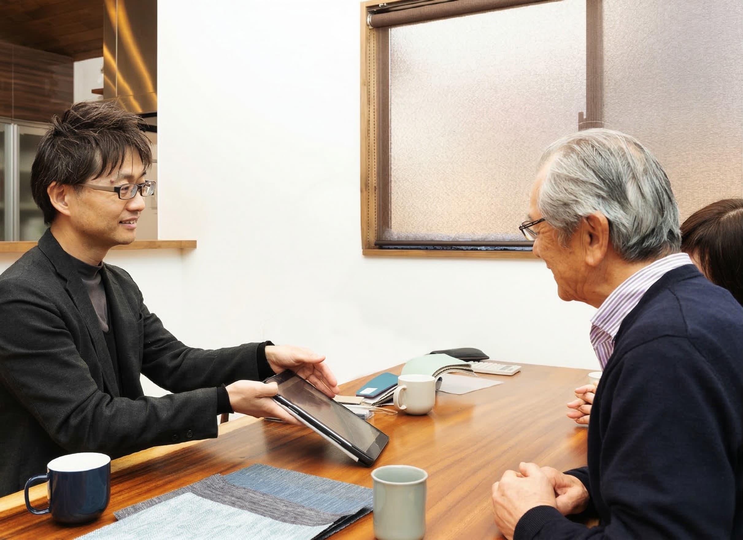 企画・設計・デザインの打ち合わせ風景