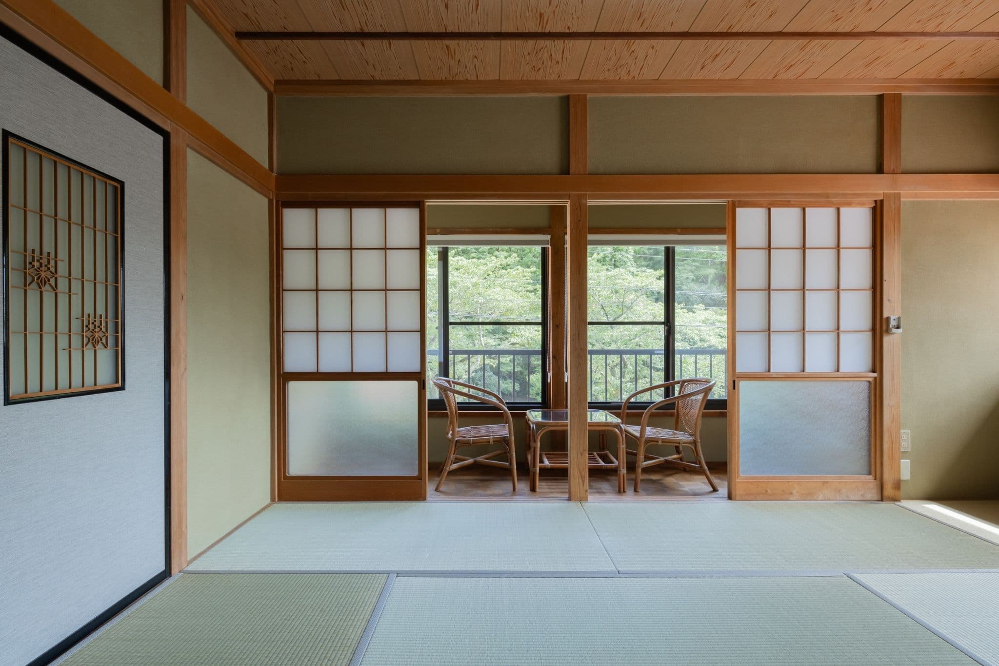 和室・籐椅子のある縁側